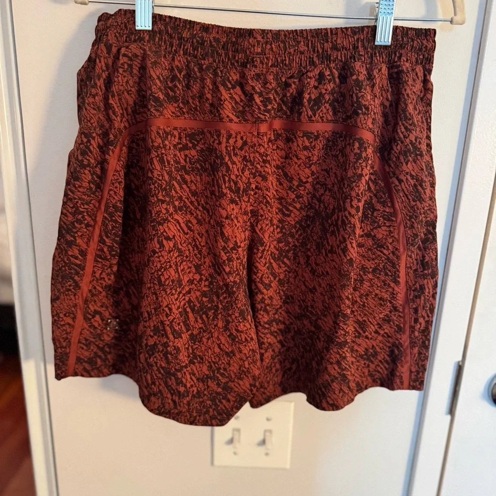 LULULEMON marbled burnt orange athletic shorts - Picture 4 of 4